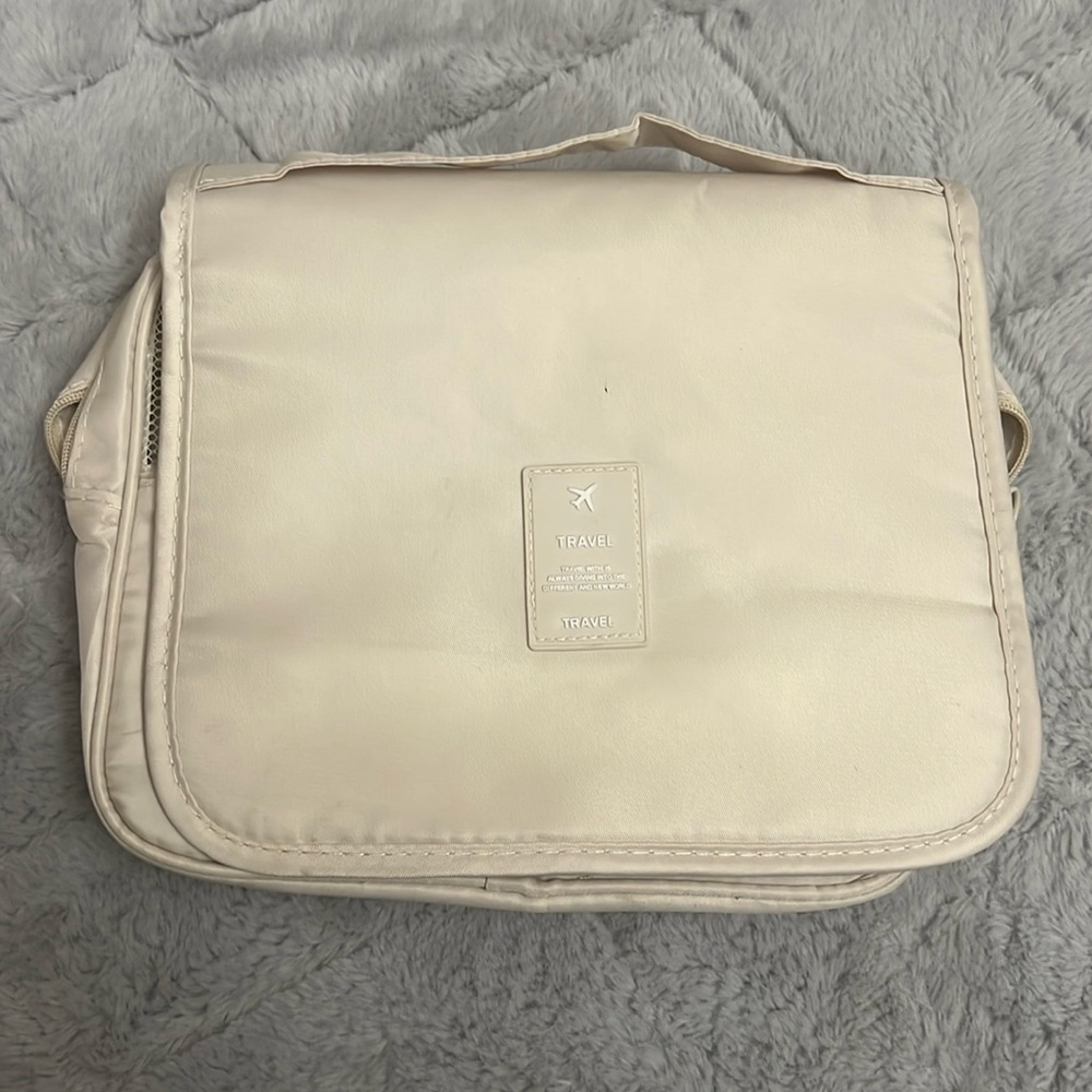 Travel cosmetic bag